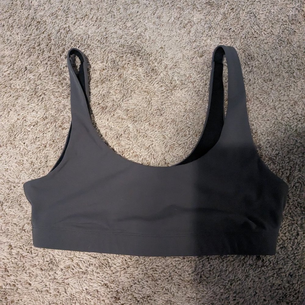 Vuori women's sports bra medium